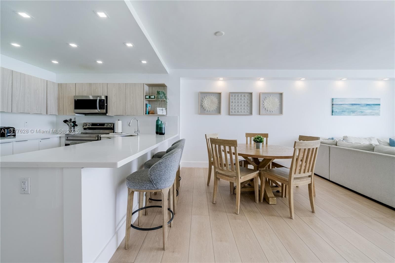 5601 Collins Ave 1011 photo 9