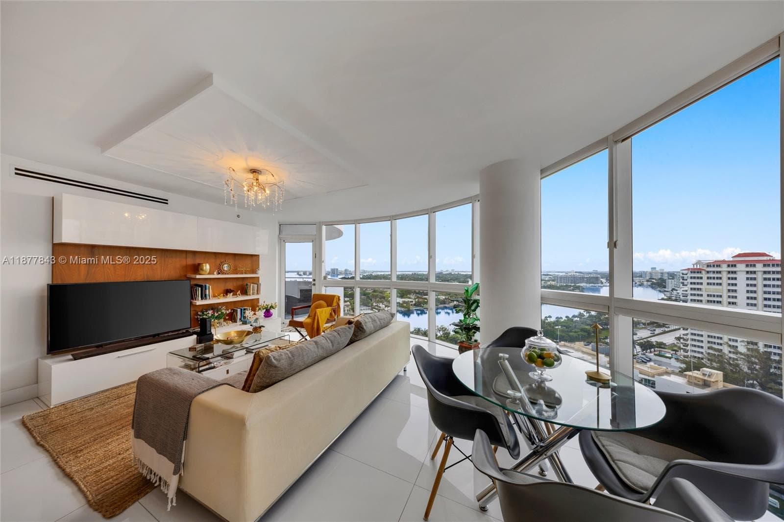 6301 Collins Ave 2107 photo 3