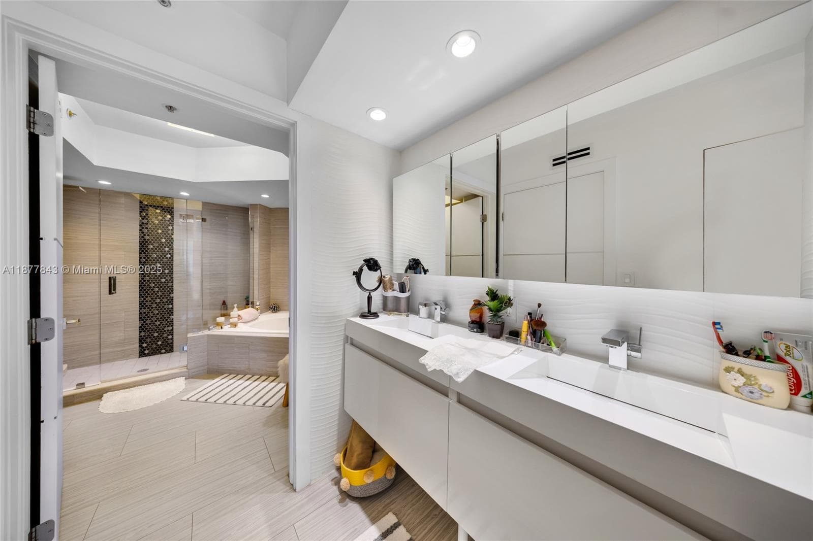 6301 Collins Ave 2107 photo 18