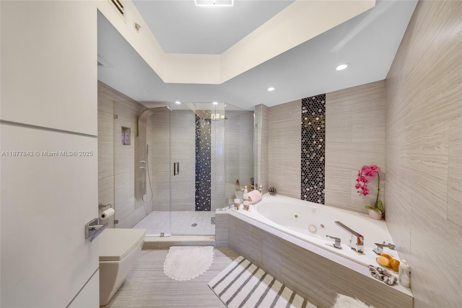 6301 Collins Ave 2107 photo 19