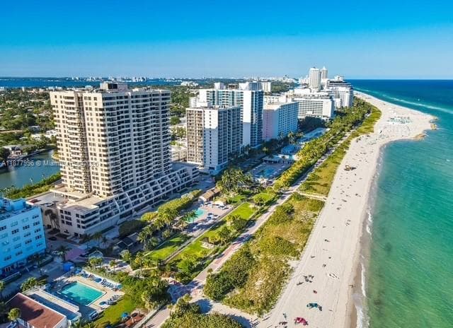 2555 Collins Ave 2200 photo 2
