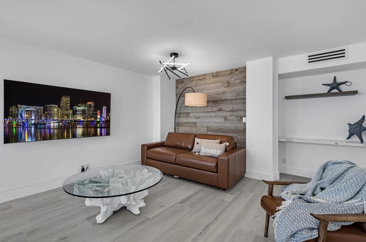 2555 Collins Ave 2200 photo 17