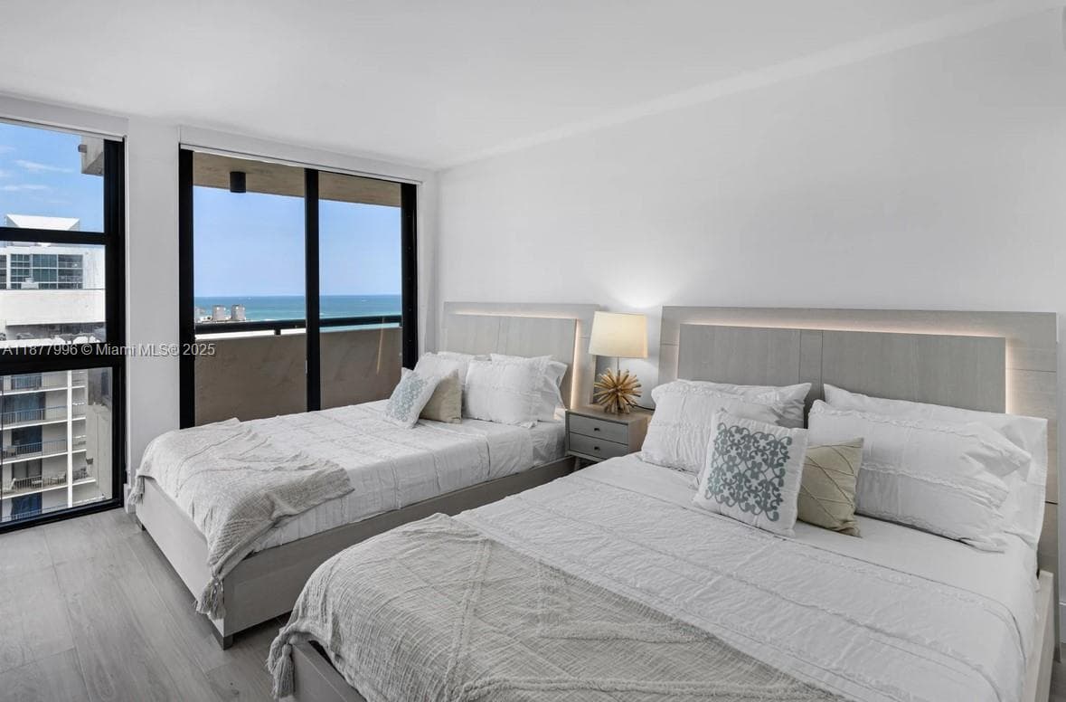 2555 Collins Ave 2200 photo 24