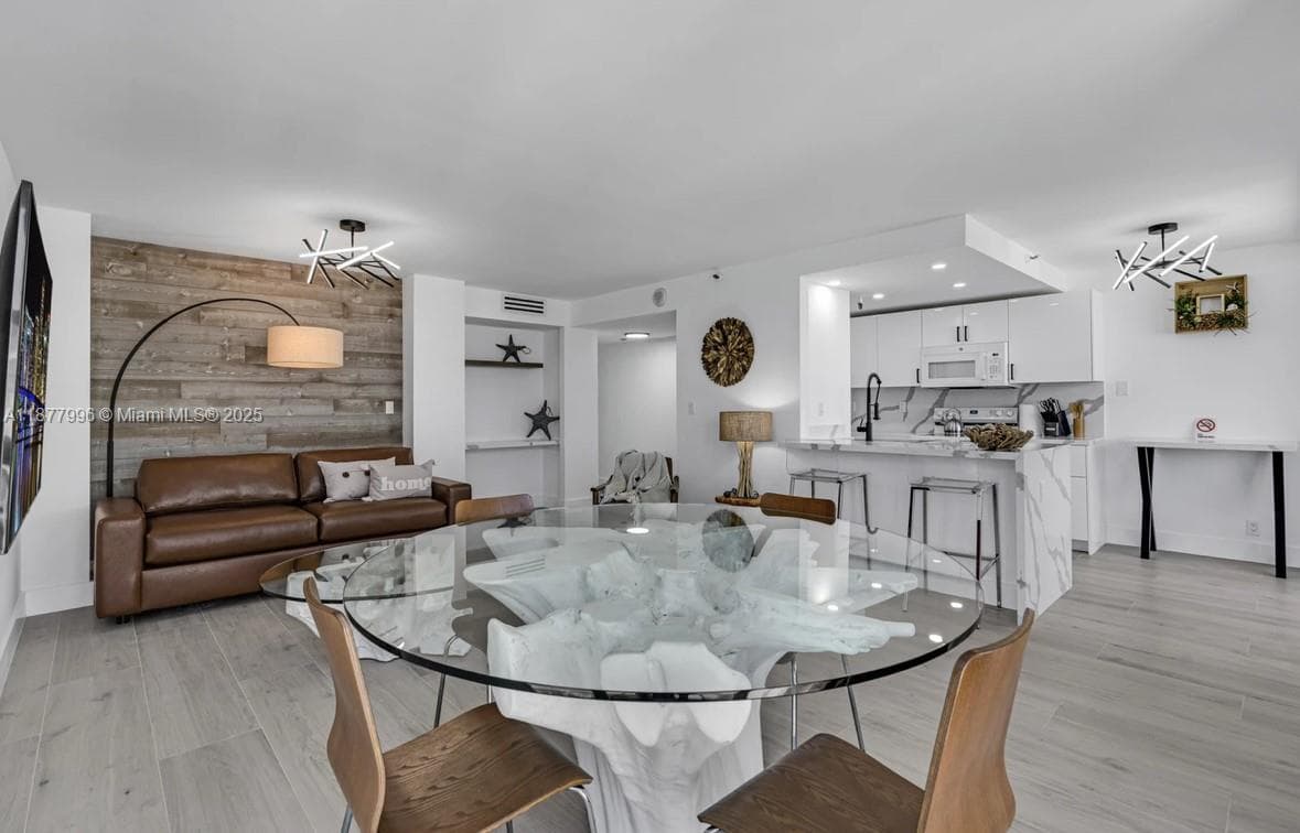 2555 Collins Ave 2200 photo 18