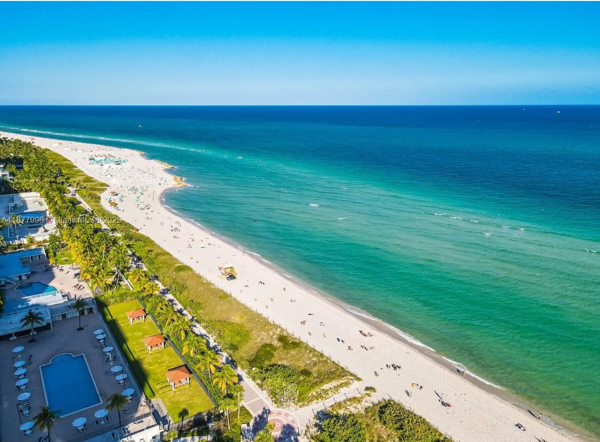 2555 Collins Ave 2200 photo 4