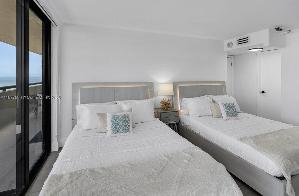 2555 Collins Ave 2200 photo 25