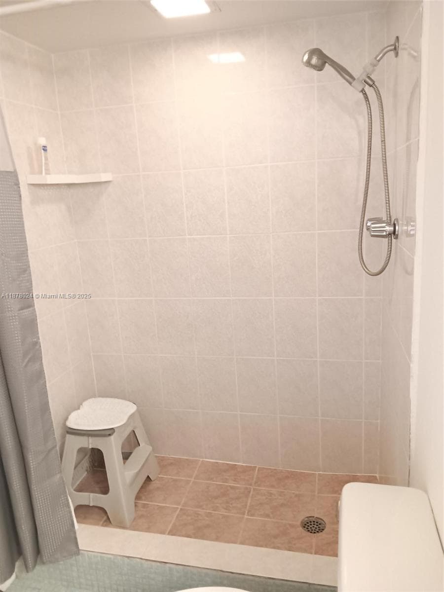 3545 NE 166th St 304 photo 12