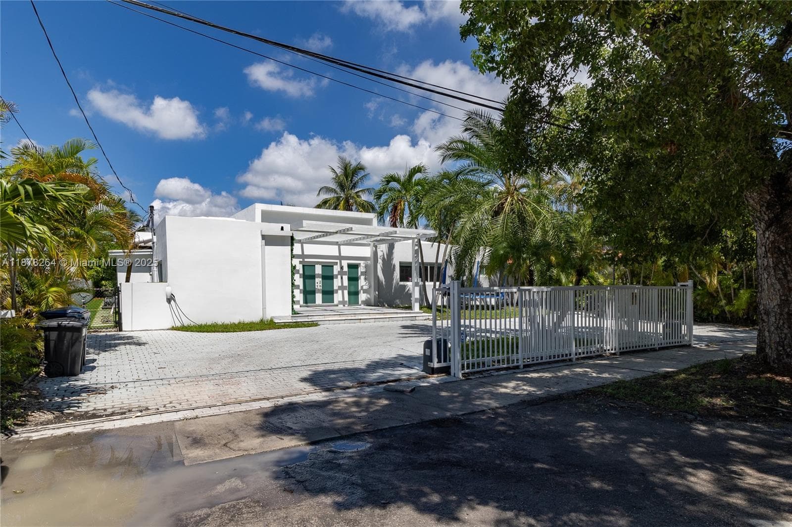 1215 N Biscayne Point Rd photo 4