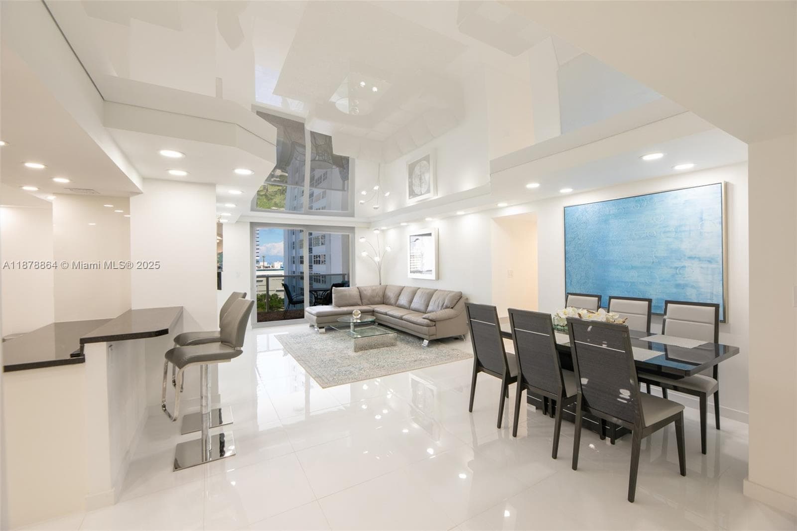 902 photo 1