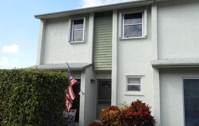 809 Crystal Lake Drive 809 photo 2