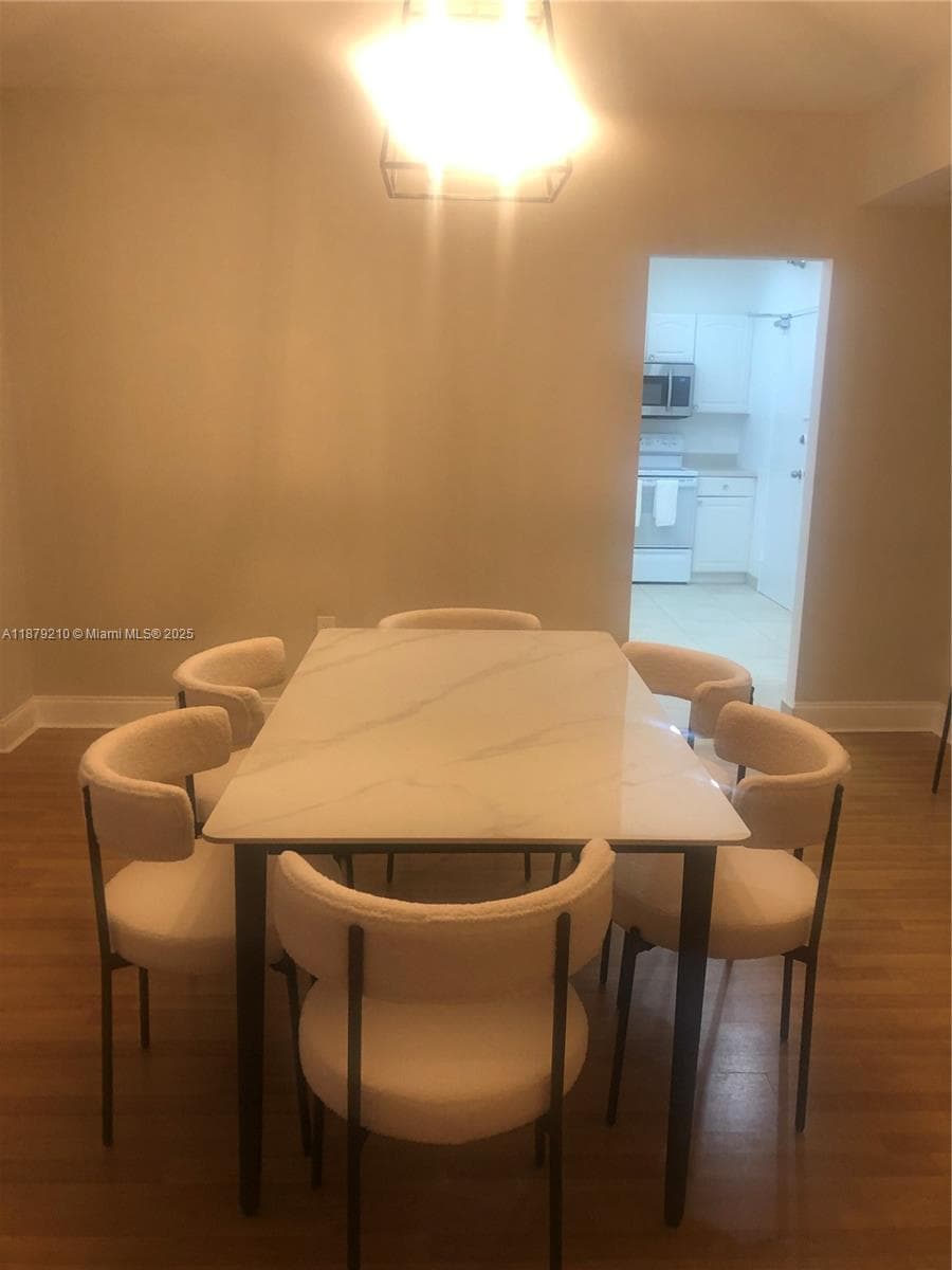 10185 Collins Ave 1016 photo 2