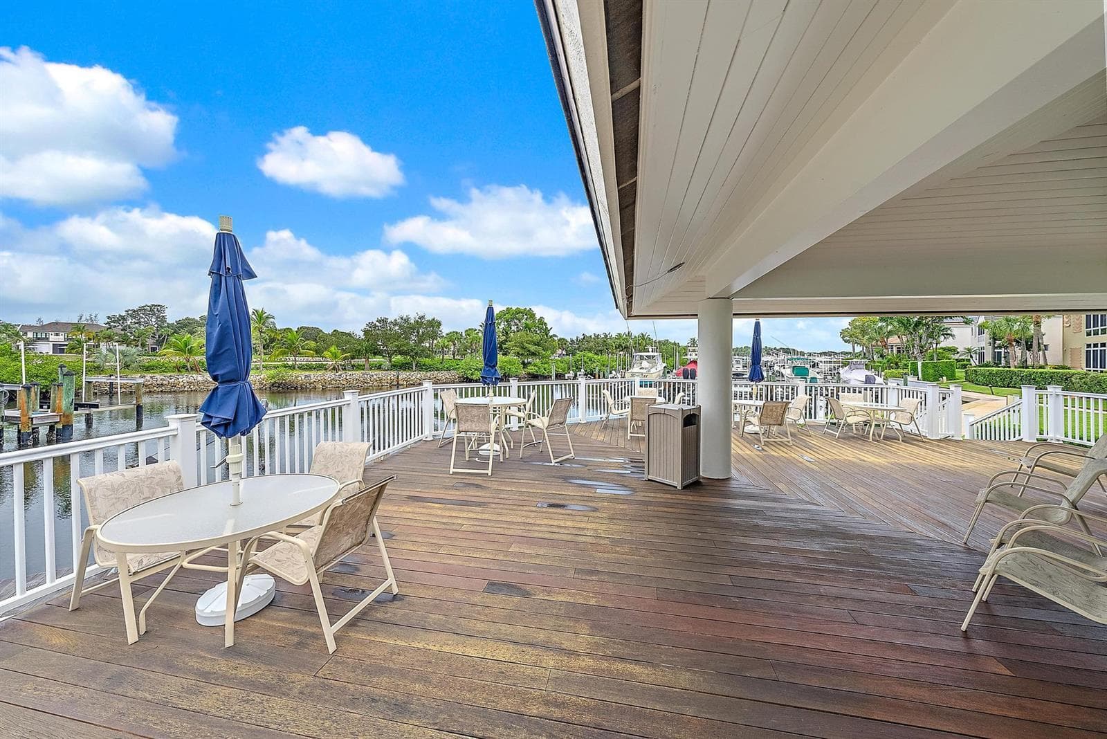 811 Oak Harbour Drive photo 23