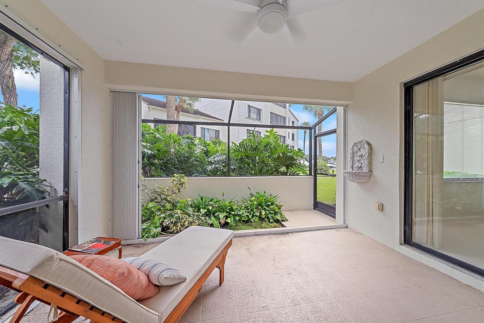 811 Oak Harbour Drive photo 2