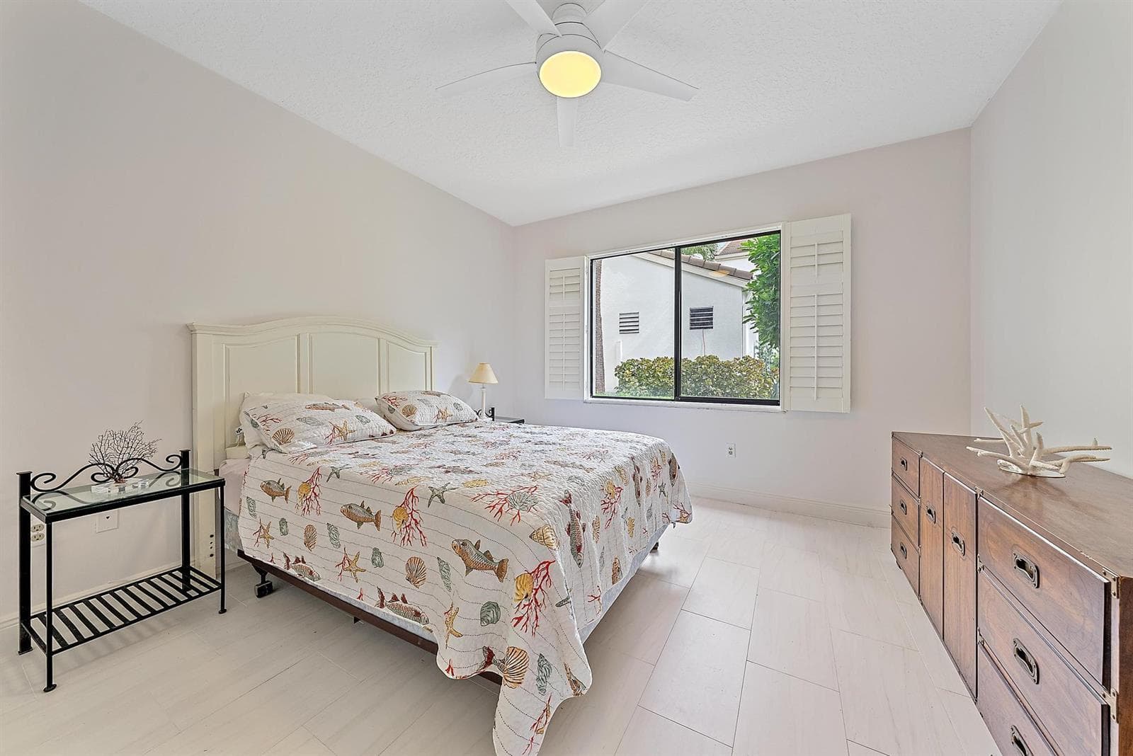 811 Oak Harbour Drive photo 16