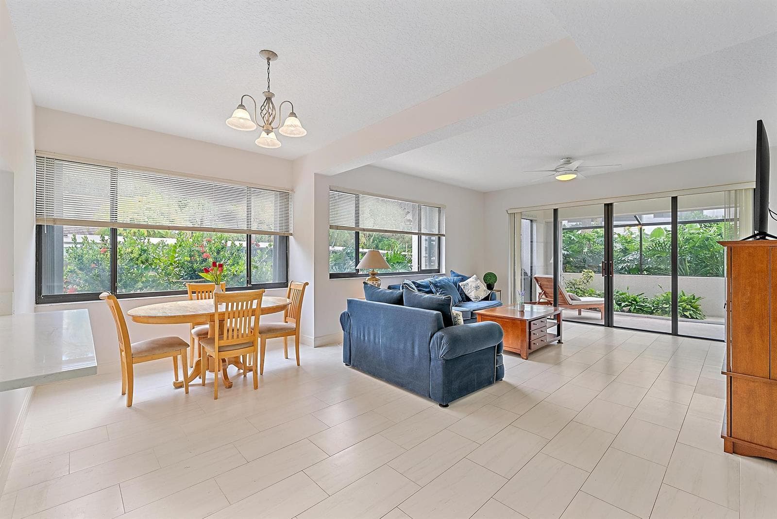 811 Oak Harbour Drive photo 7