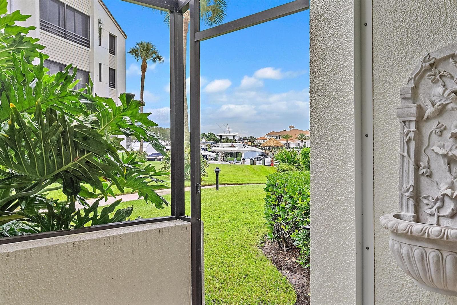 811 Oak Harbour Drive photo 3