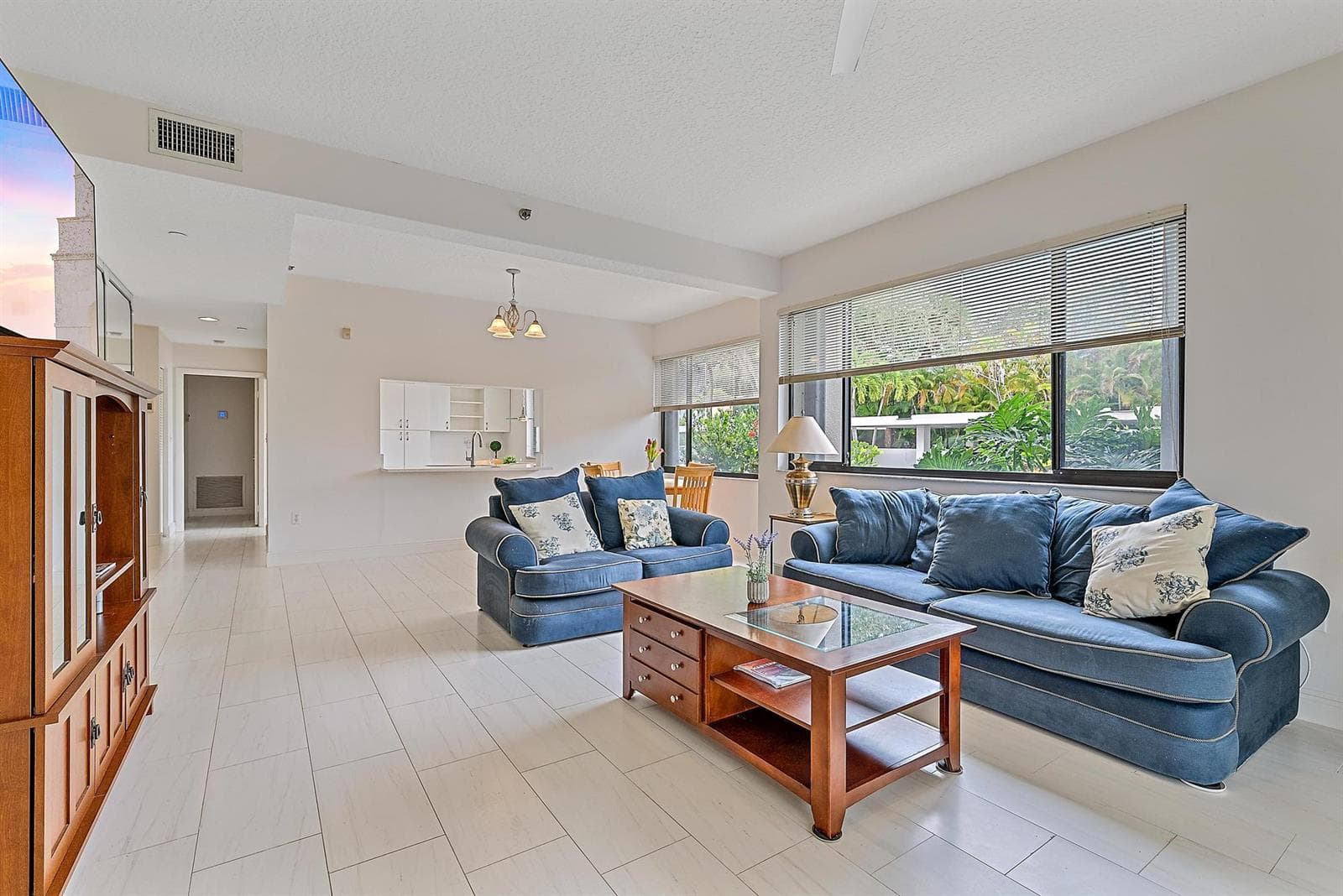 811 Oak Harbour Drive photo 10