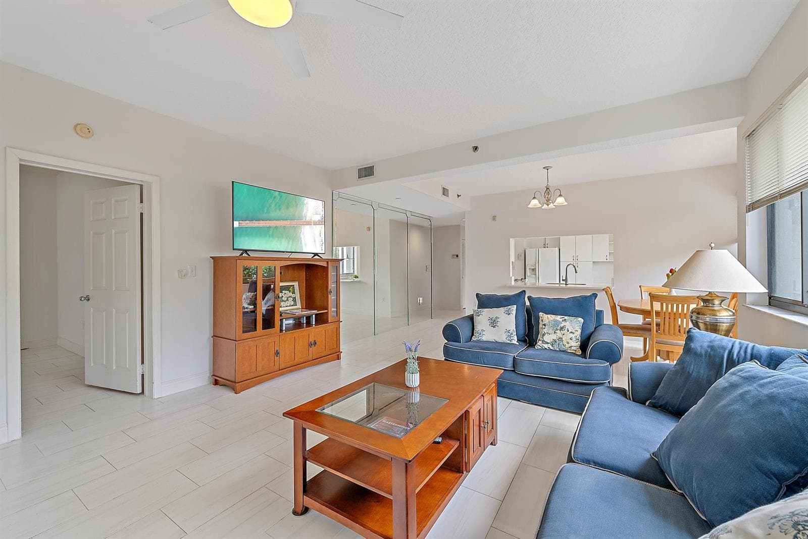 811 Oak Harbour Drive photo 8