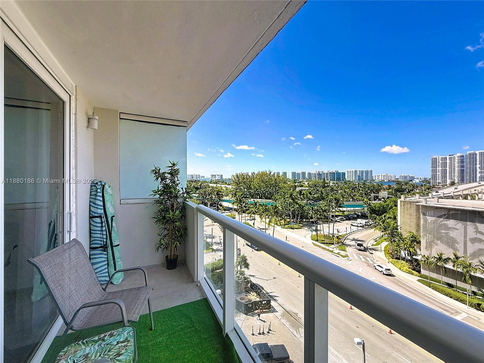19201 Collins Ave 636 photo 2