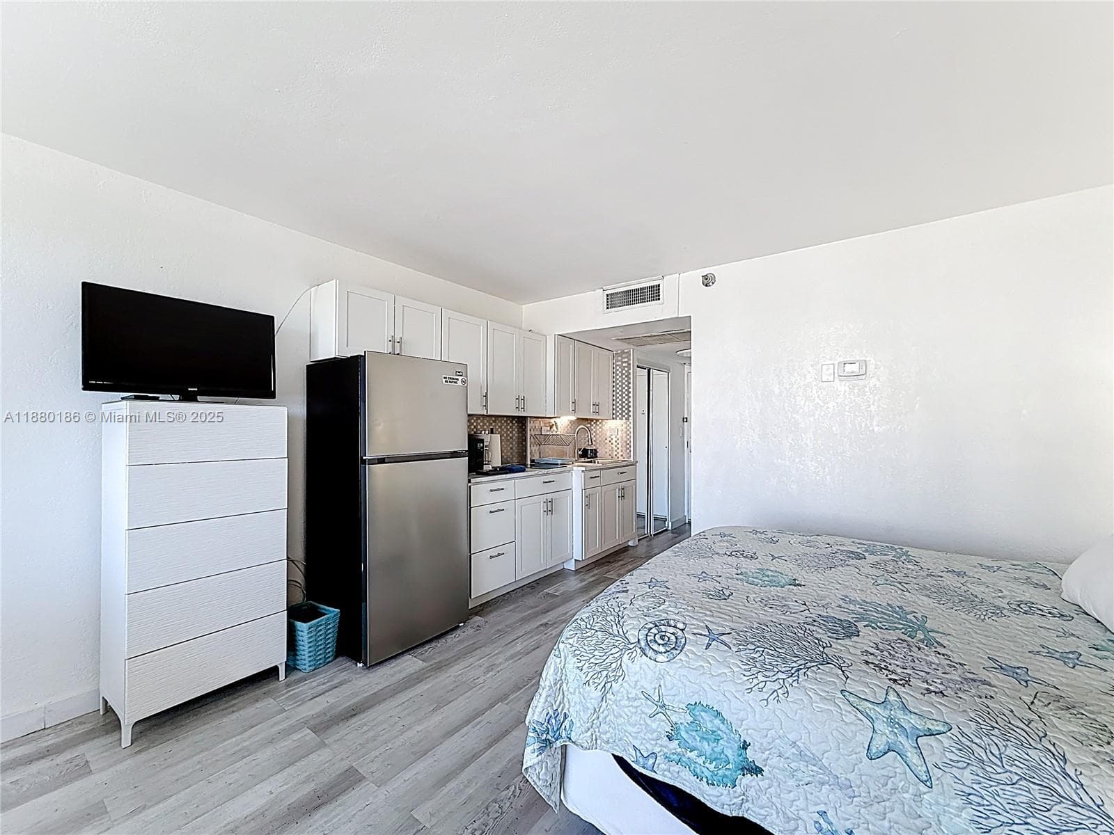 19201 Collins Ave 636 photo 13