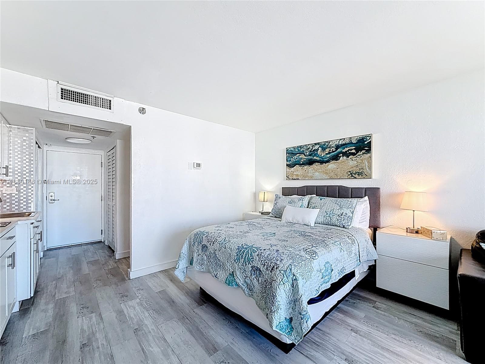 19201 Collins Ave 636 photo 12