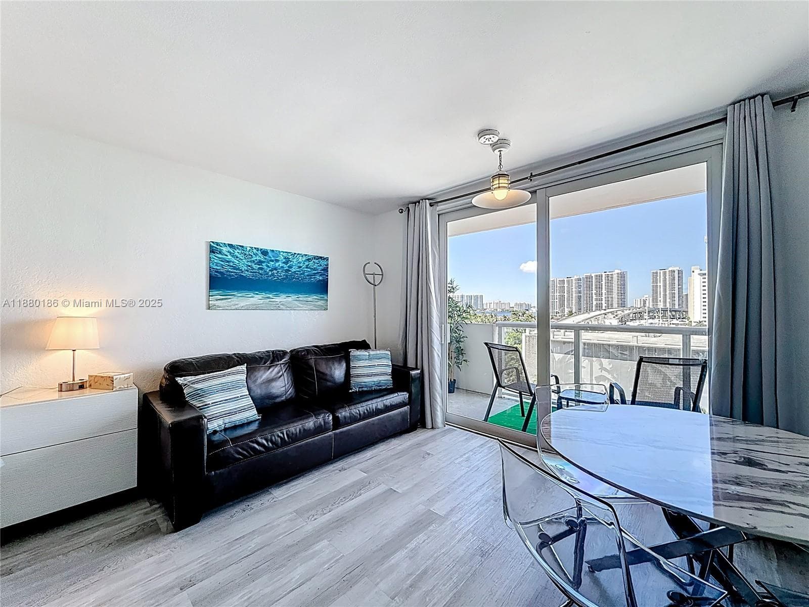 19201 Collins Ave 636 photo 7