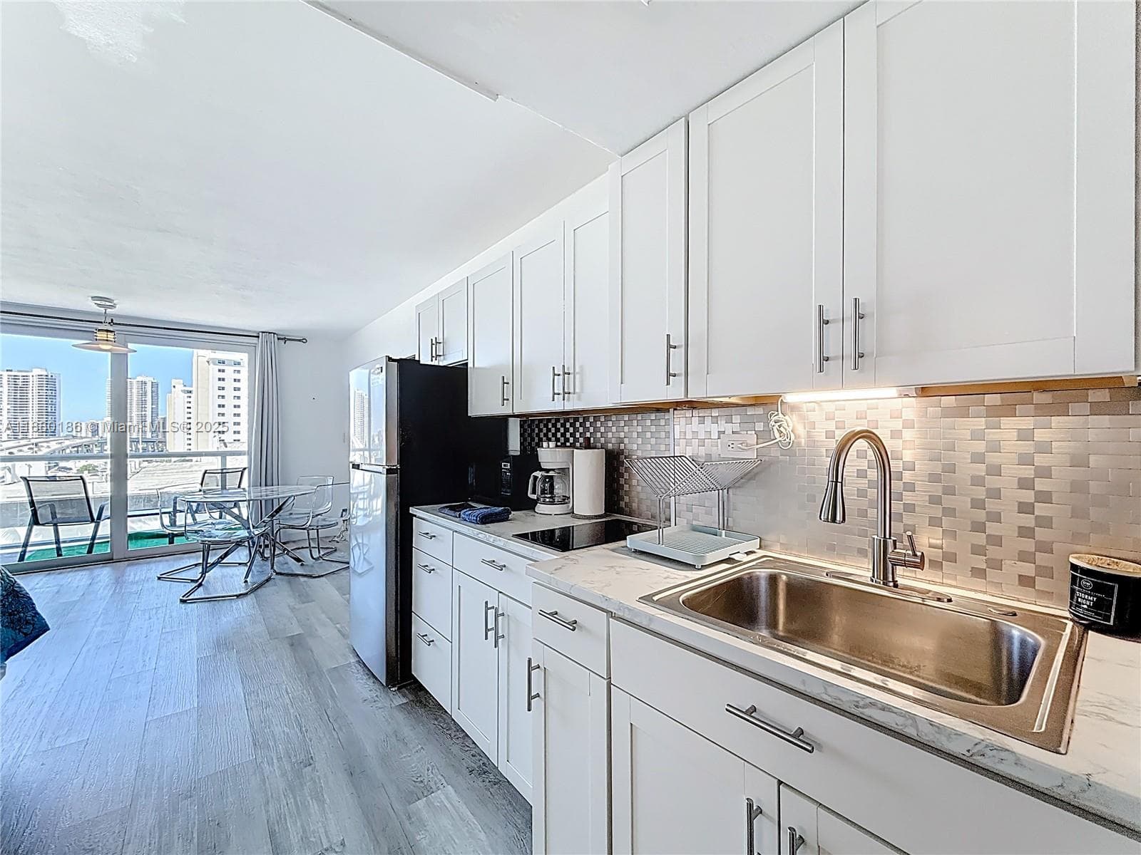 19201 Collins Ave 636 photo 3