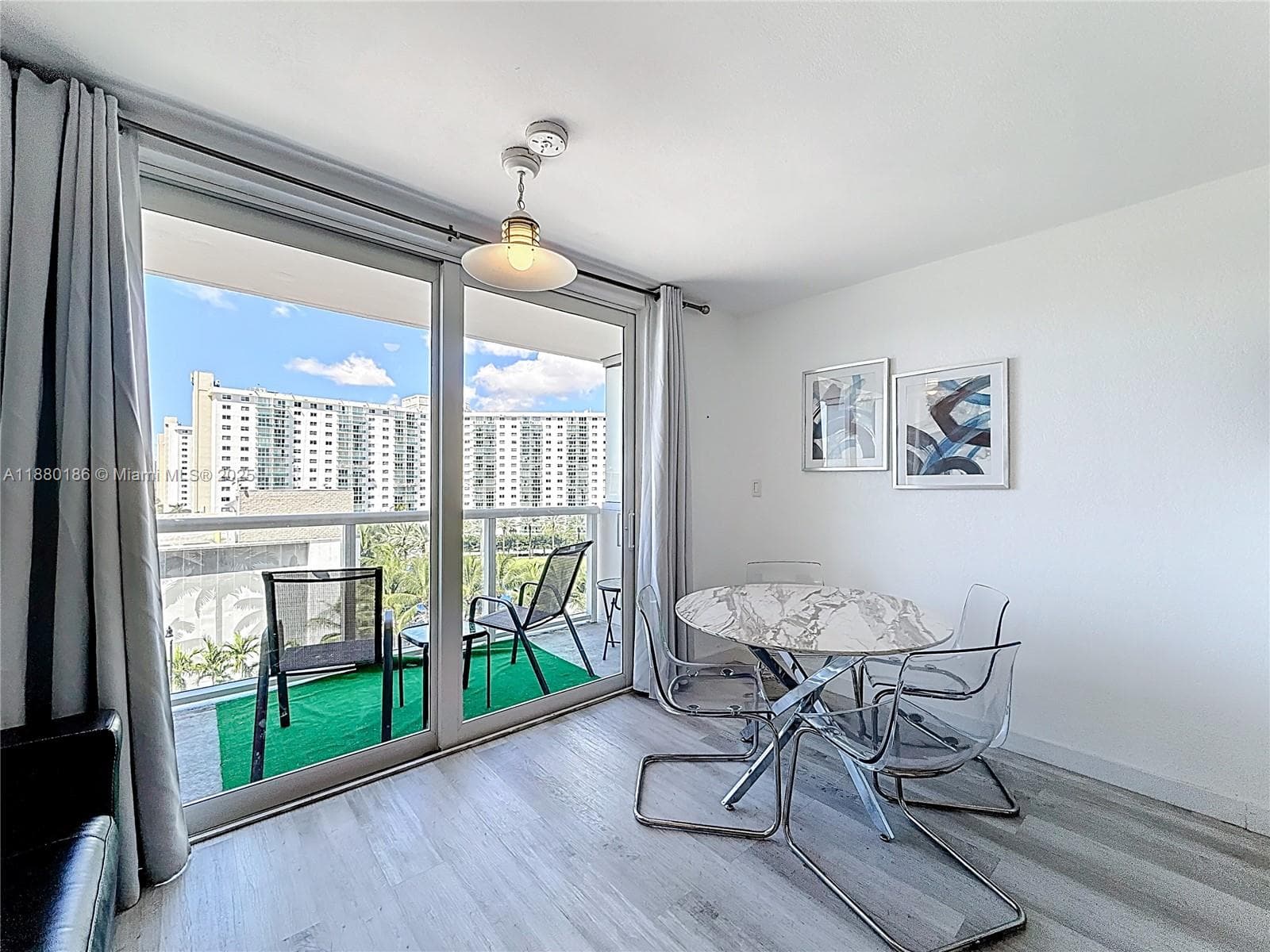 19201 Collins Ave 636 photo 4