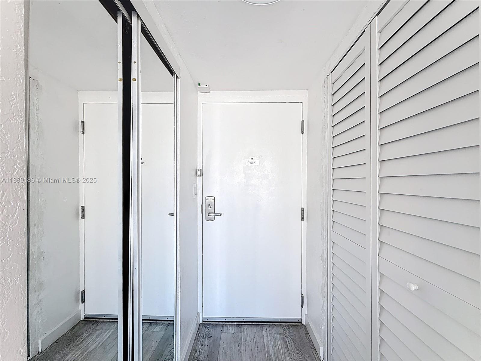 19201 Collins Ave 636 photo 8