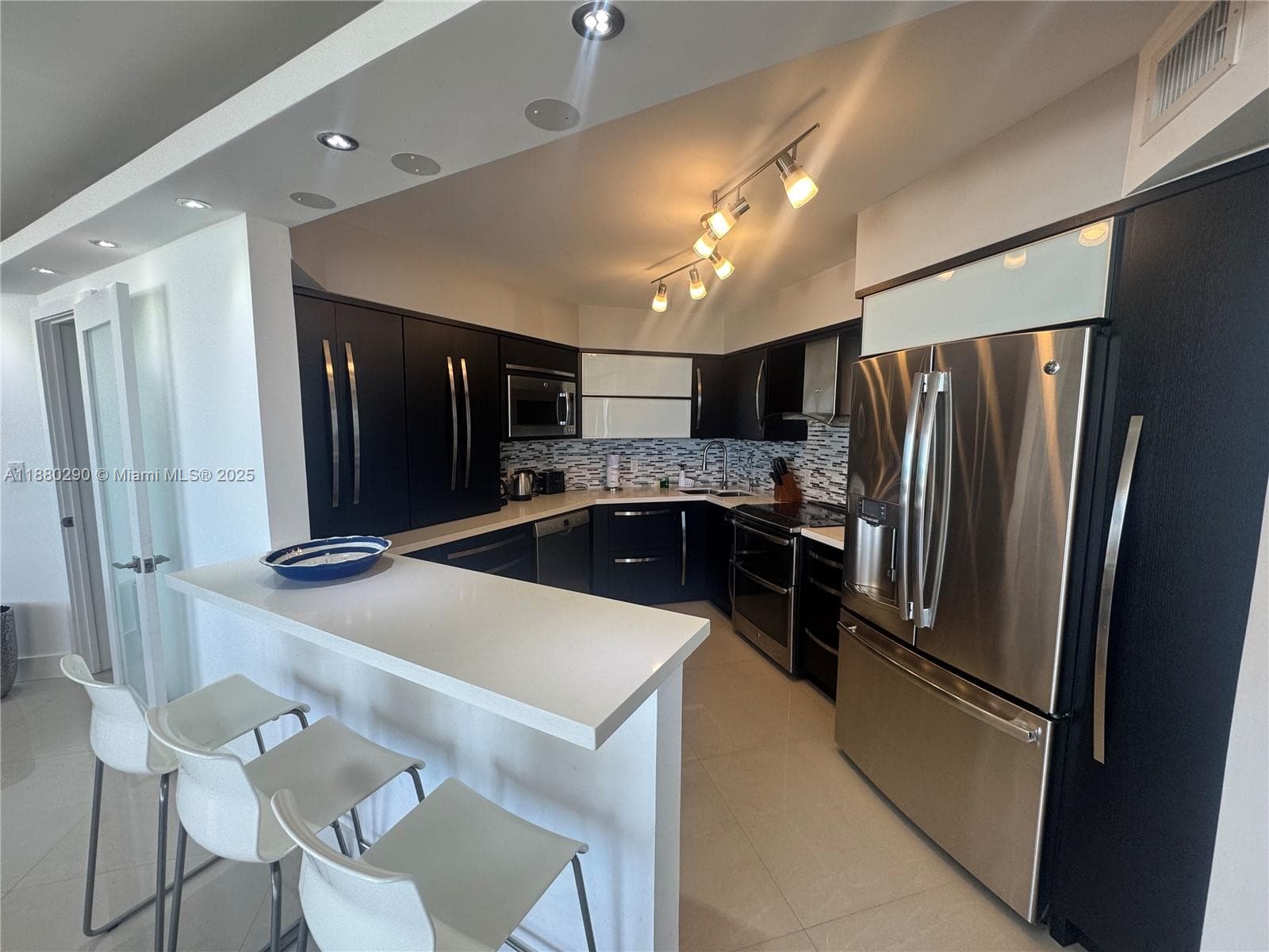 5161 Collins Ave 514 photo 8