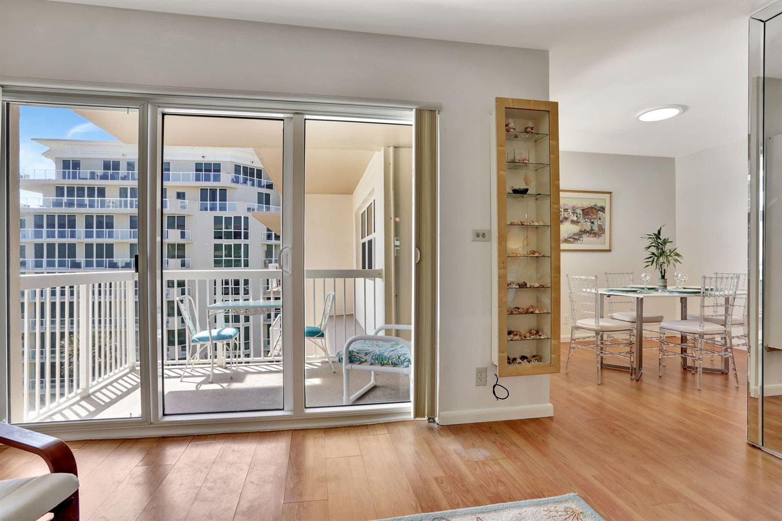 1069 Hillsboro Mile, Unit 705 photo 3