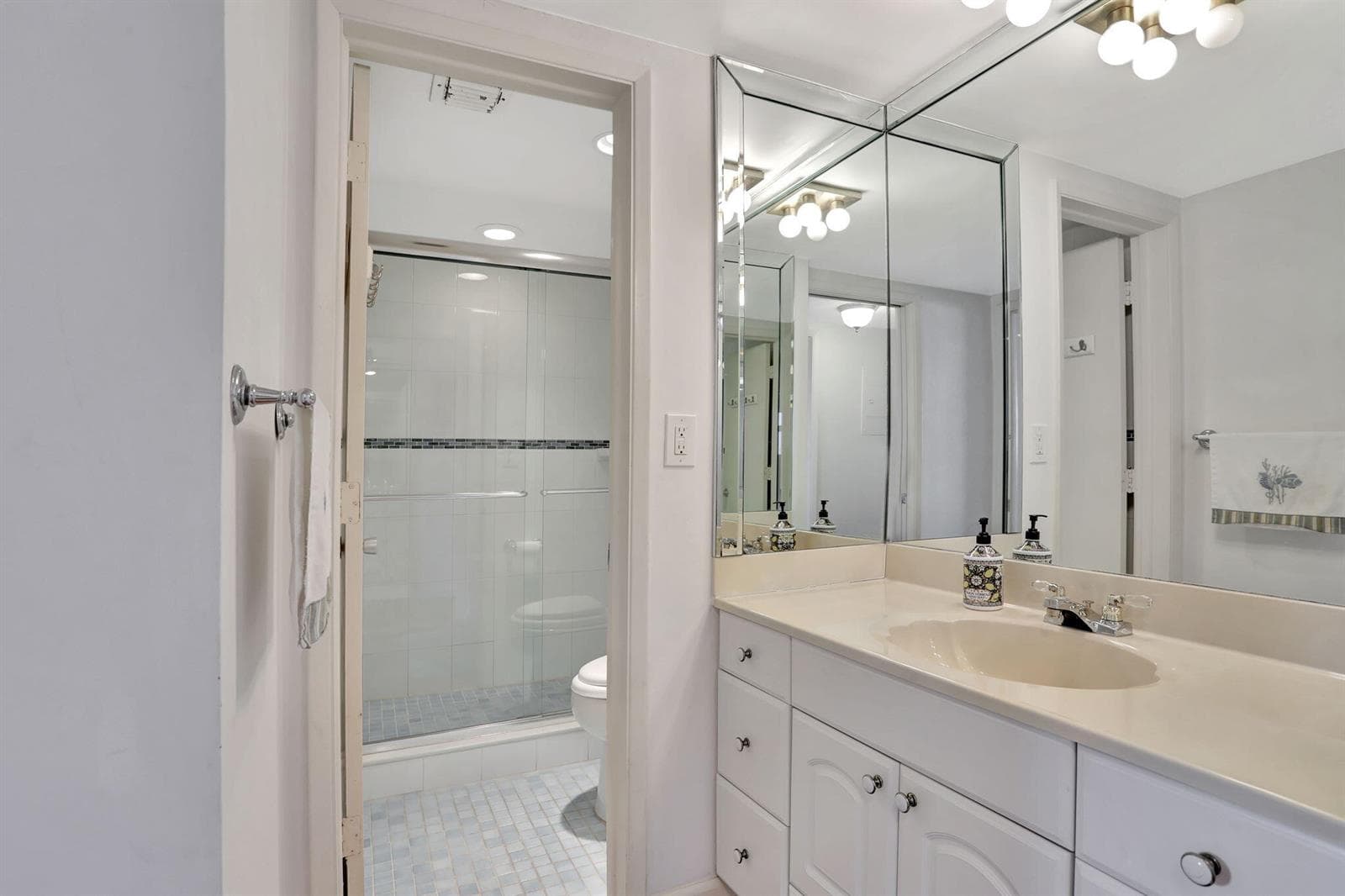 1069 Hillsboro Mile, Unit 705 photo 9