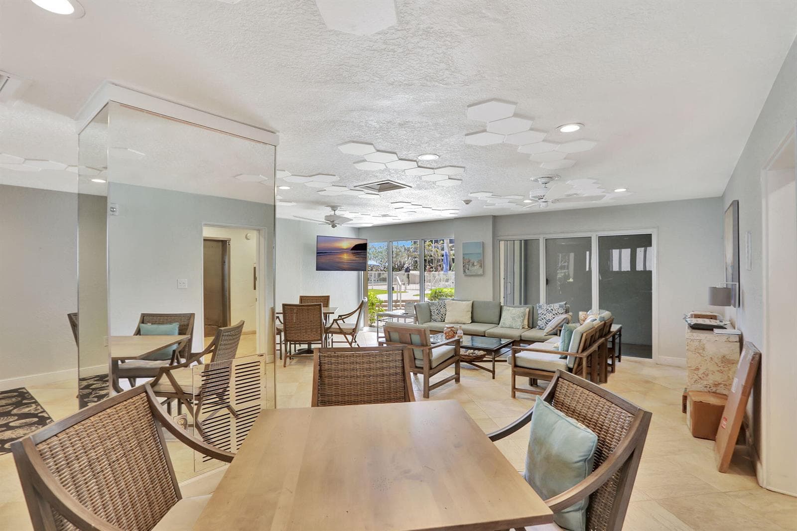 1069 Hillsboro Mile, Unit 705 photo 18