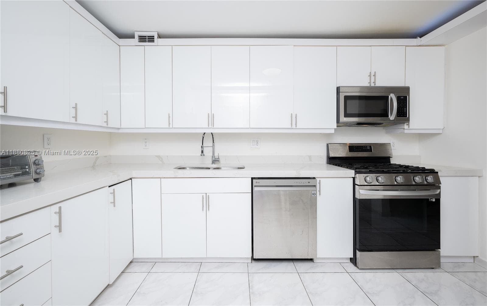 2030 Ocean Dr 227 photo 9