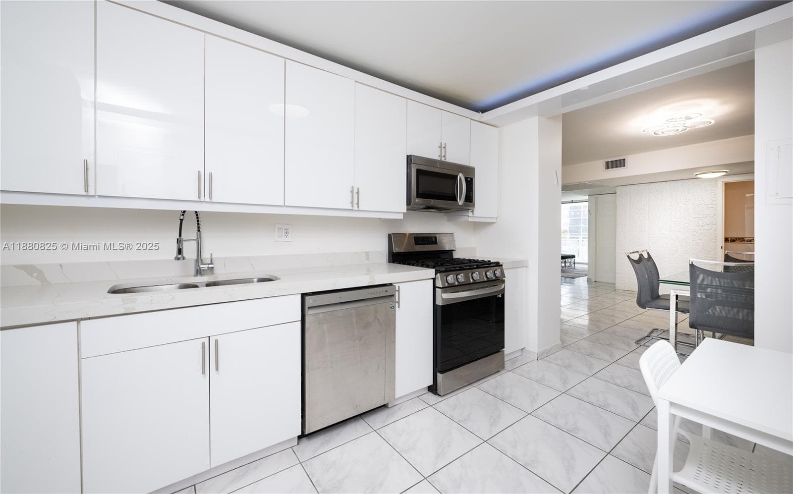 2030 Ocean Dr 227 photo 8