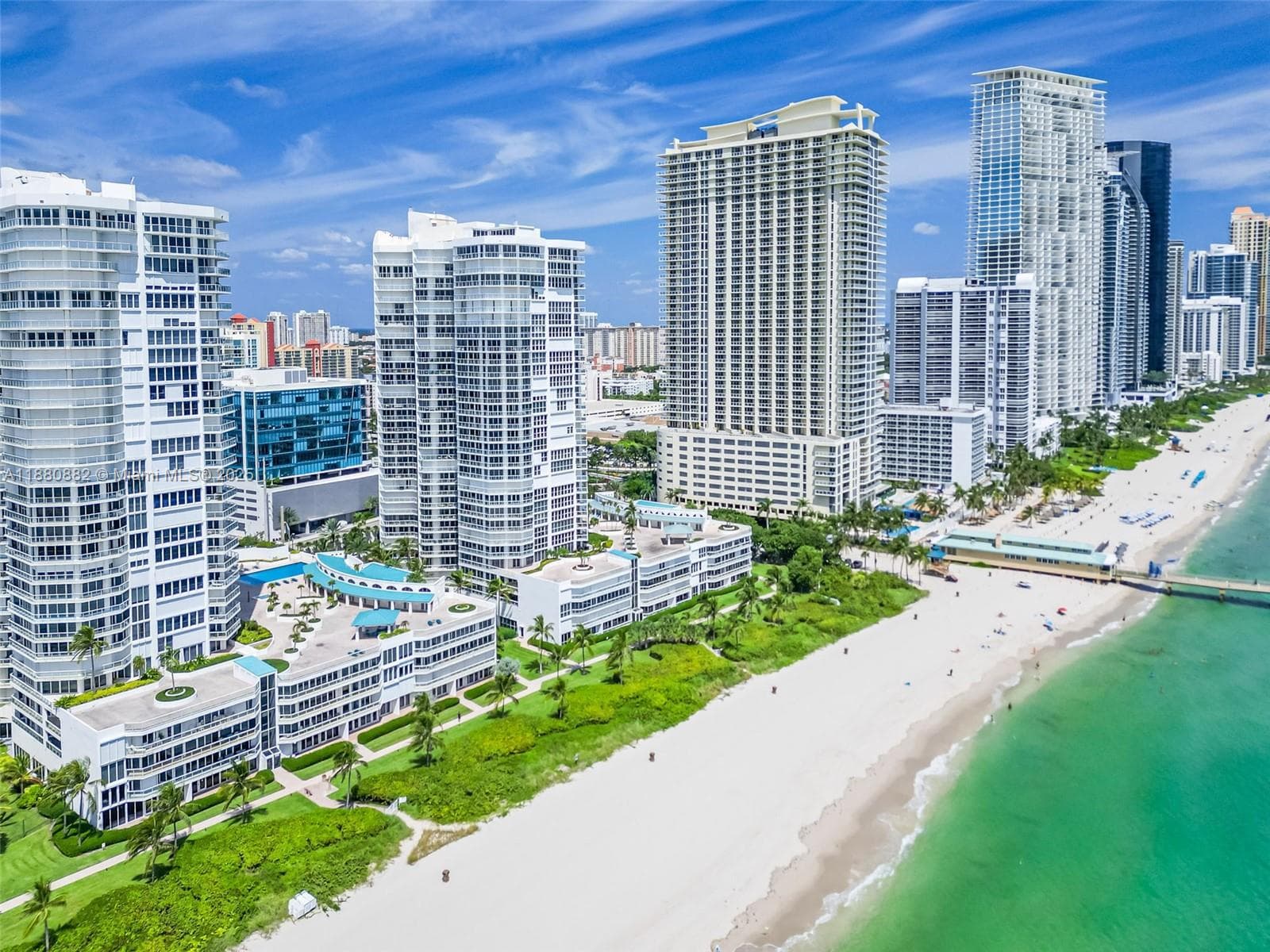 16485 Collins Ave PH35C photo 4