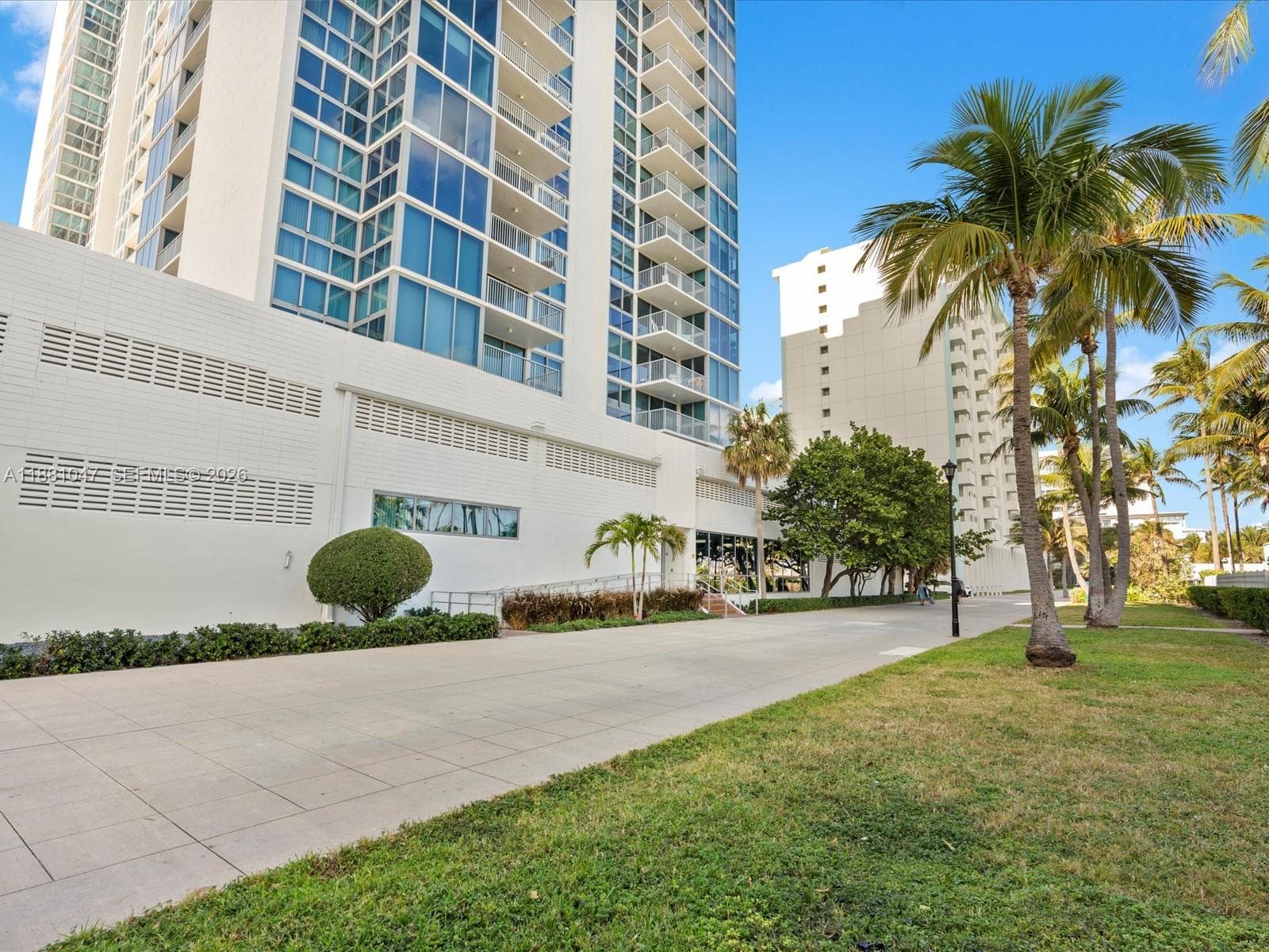 2655 Collins Ave 510 photo 1