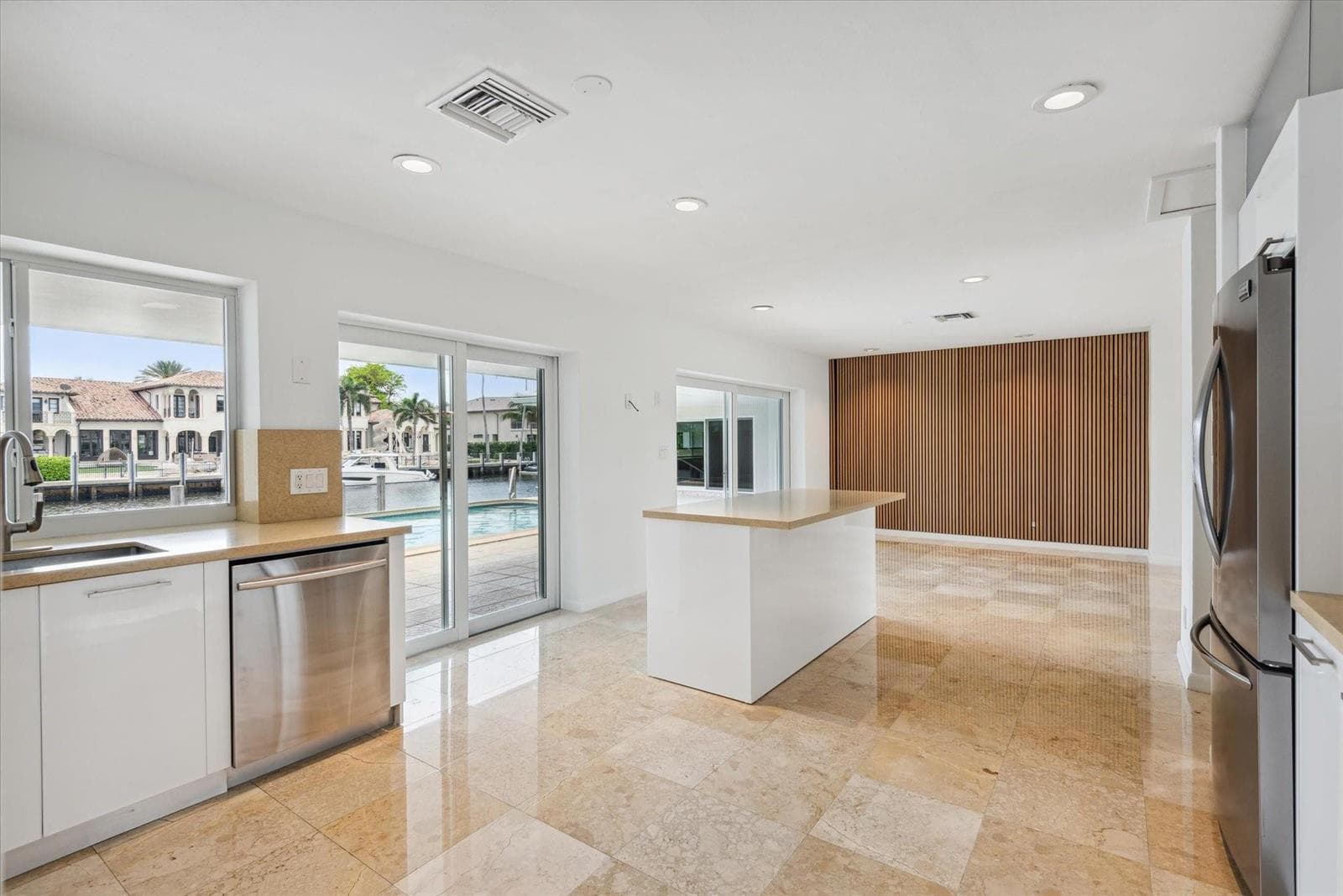 40 Isla Bahia Drive photo 12