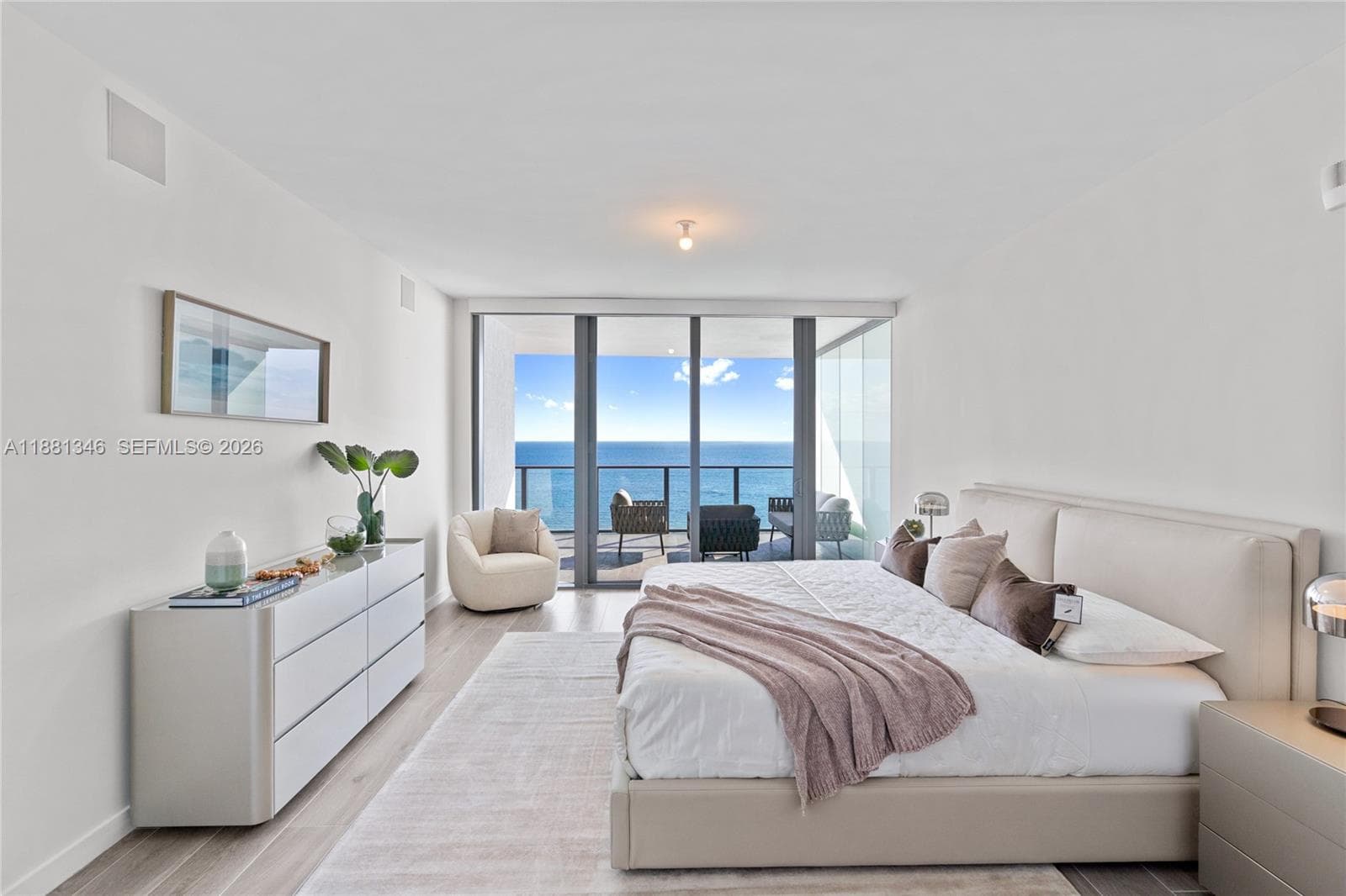 1116 Ocean Blvd 1404 photo 3
