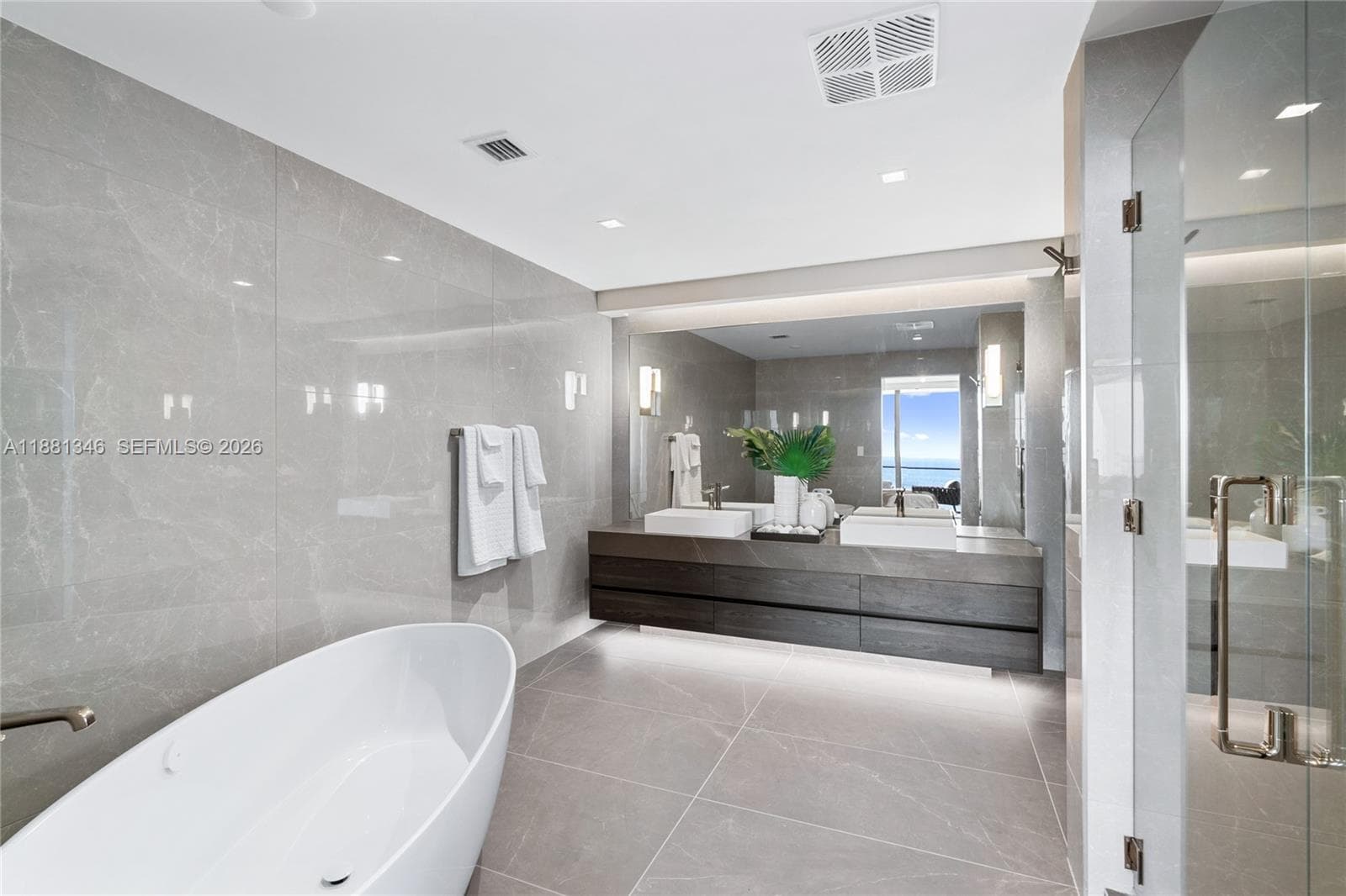 1116 N Ocean Blvd 1404 photo 25