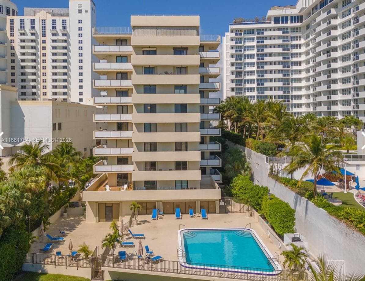 1621 Collins Ave 701 photo 2