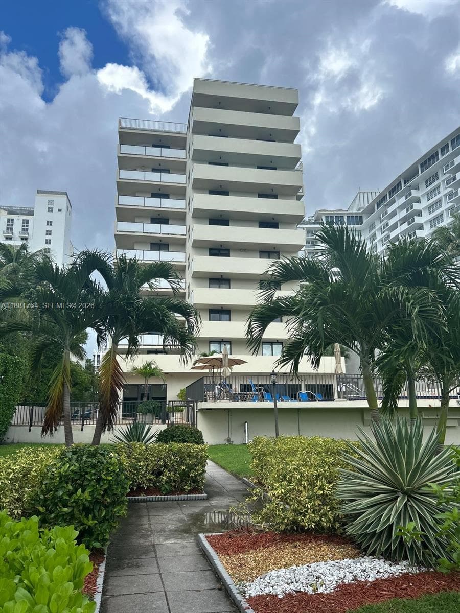 1621 Collins Ave 701 photo 3
