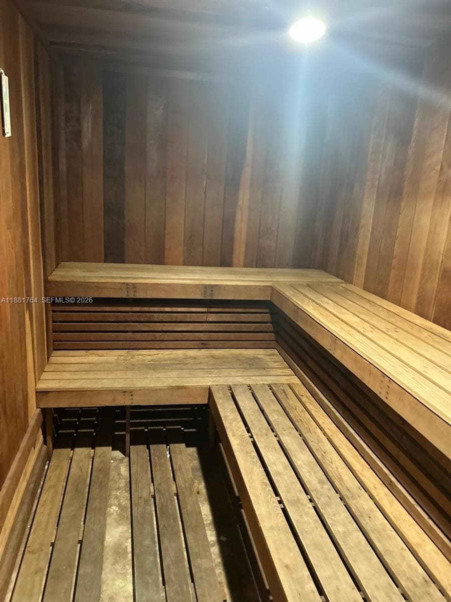 1621 Collins Ave 701 photo 10