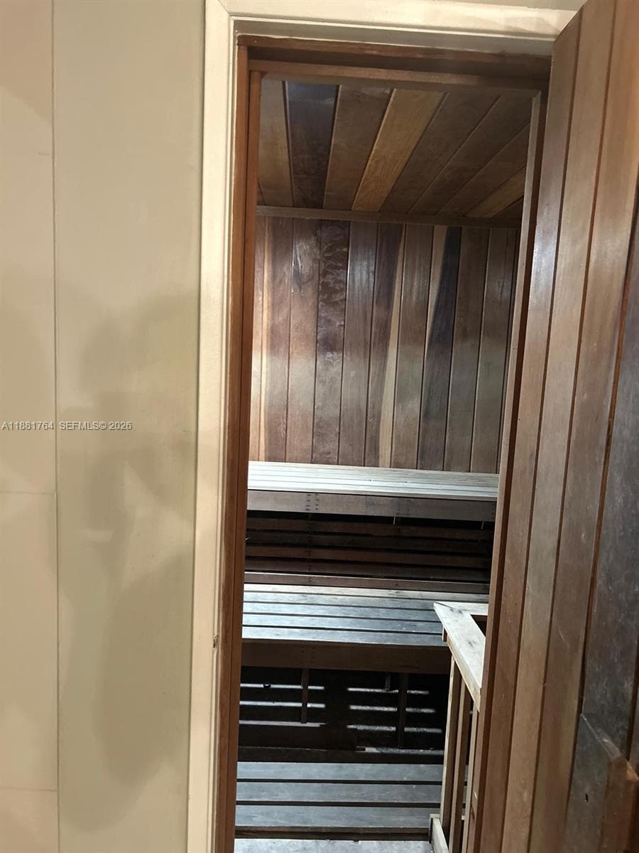 1621 Collins Ave 701 photo 11