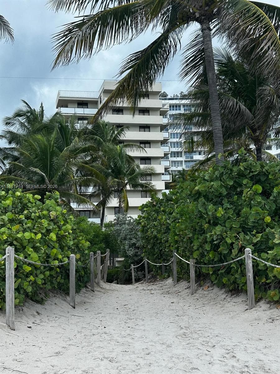 1621 Collins Ave 701 photo 4