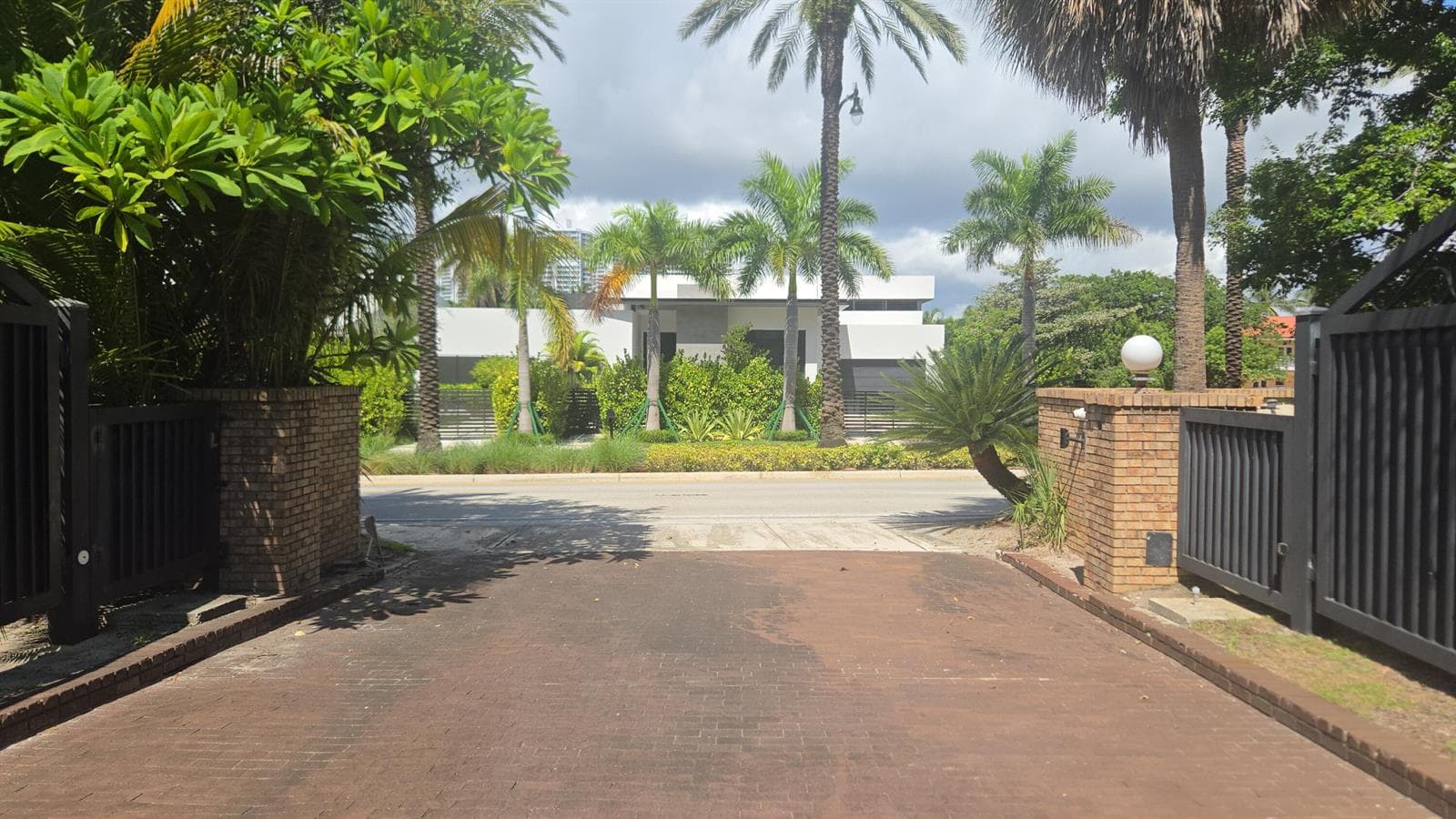 625 Ocean Boulevard photo 25