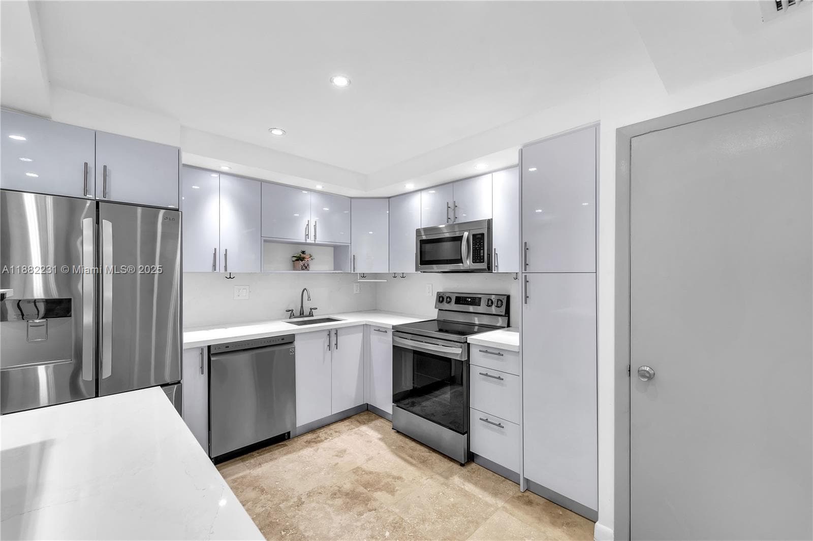 3161 Ocean Dr 802 photo 24