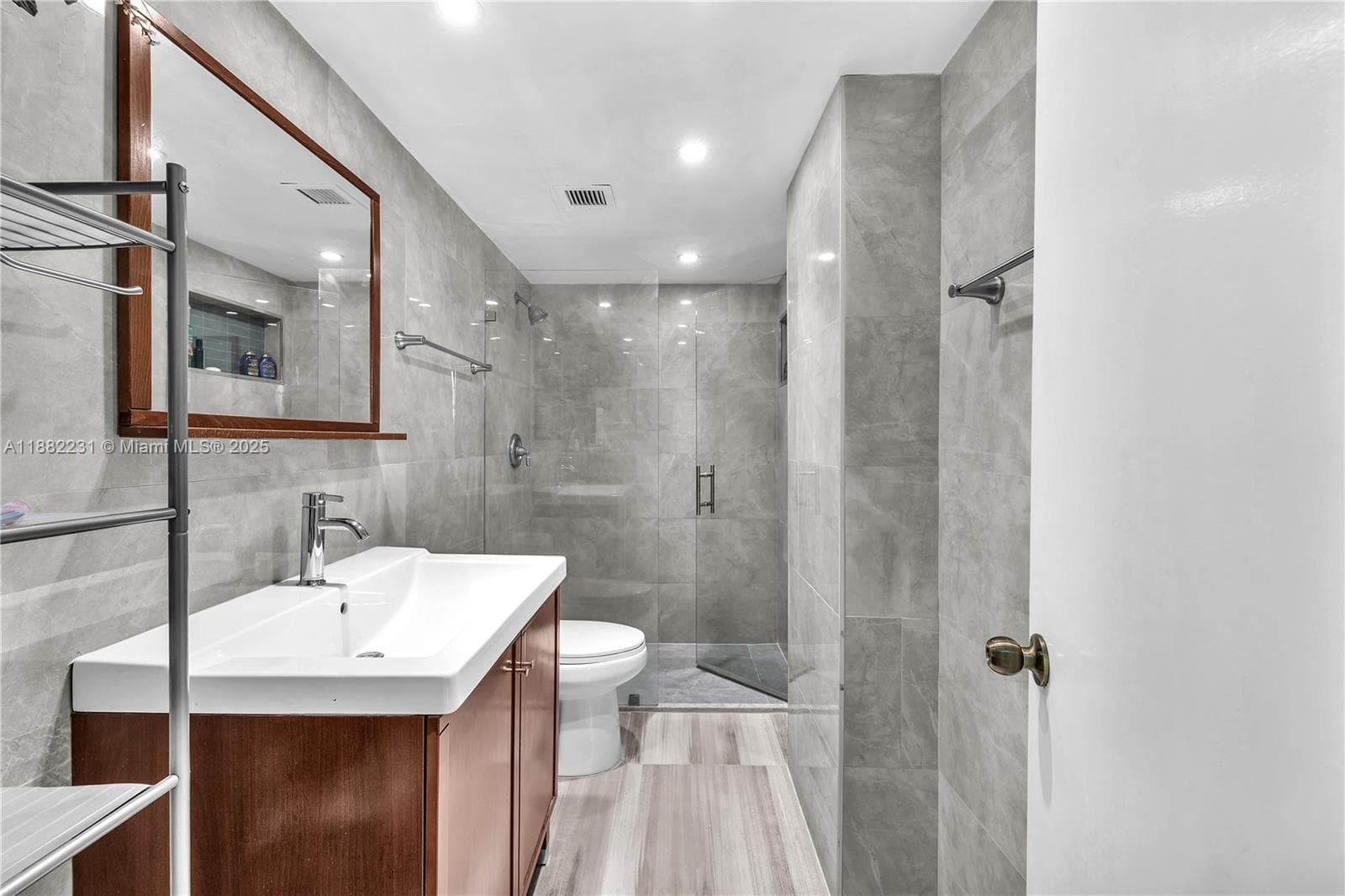 3161 Ocean Dr 802 photo 19