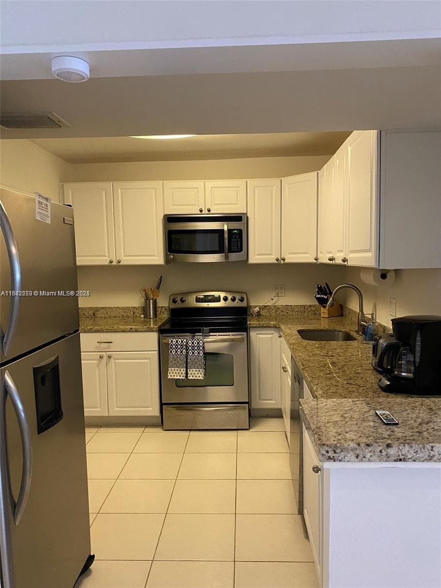 3725 S Ocean Dr 419 photo 6
