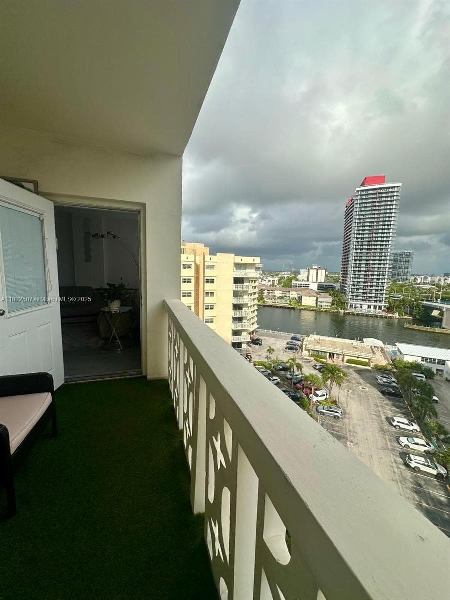 1825 S Ocean Dr PH-6 photo 10
